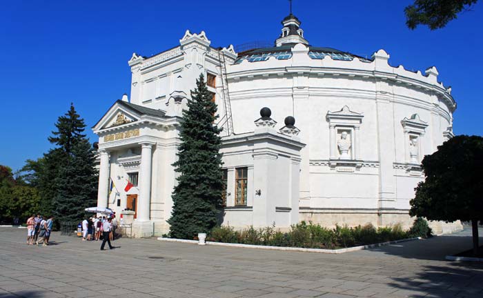 Здание музей обороны и освобождения Севастополя