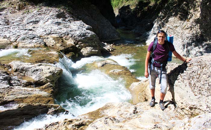 Небольшой каньон по пути на Тхач