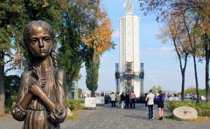 Памятник голодомору в Киеве